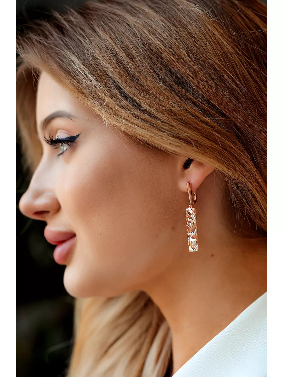 Långa örhängen i 18 karat roséguld med gravyr