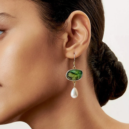 Vintage silverörhängen med naturliga stenar