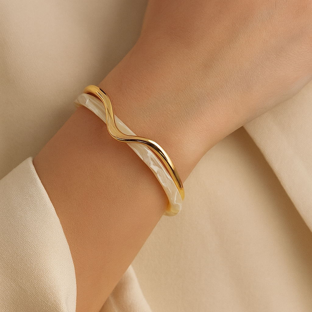 Vit opal guldarmband