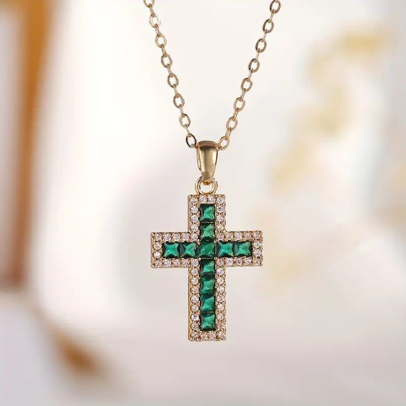 Solene Emerald Cross Pendant Necklace | Guld