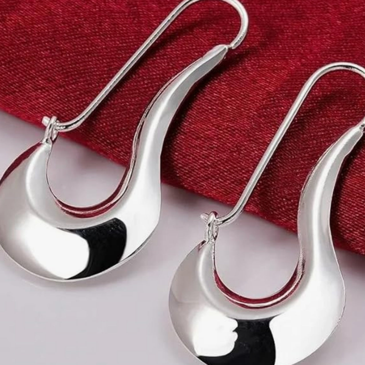 Modernistiska silverörhängen för kvinnor