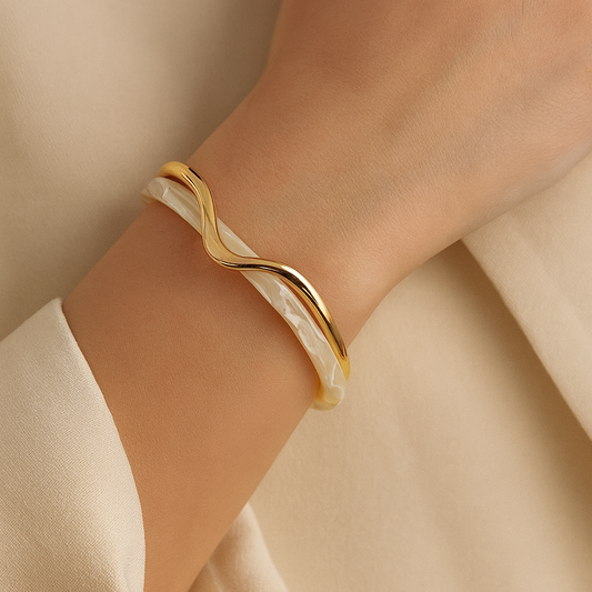 Vit opal guldarmband